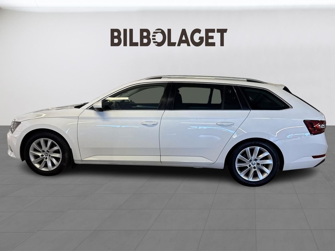 Skoda Superb 2018, photo 2/10