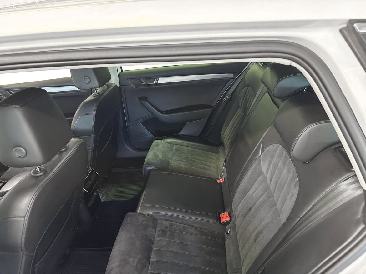 Skoda Superb 2018, photo 7/10