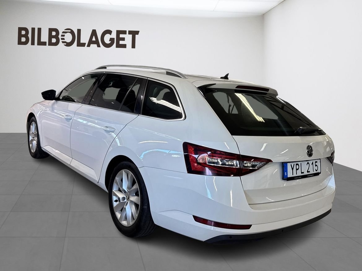 Skoda Superb 2018, photo 3/10