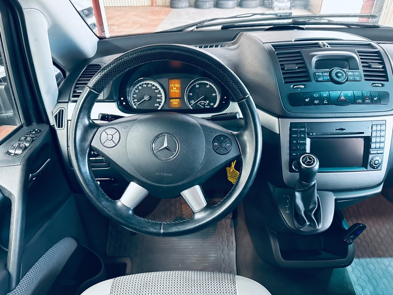 Mercedes-Benz Viano 2013, photo 5/9