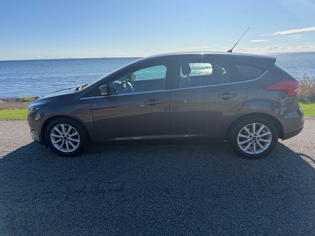 Ford Focus 1.0 Titanium 2017, bild 2/10
