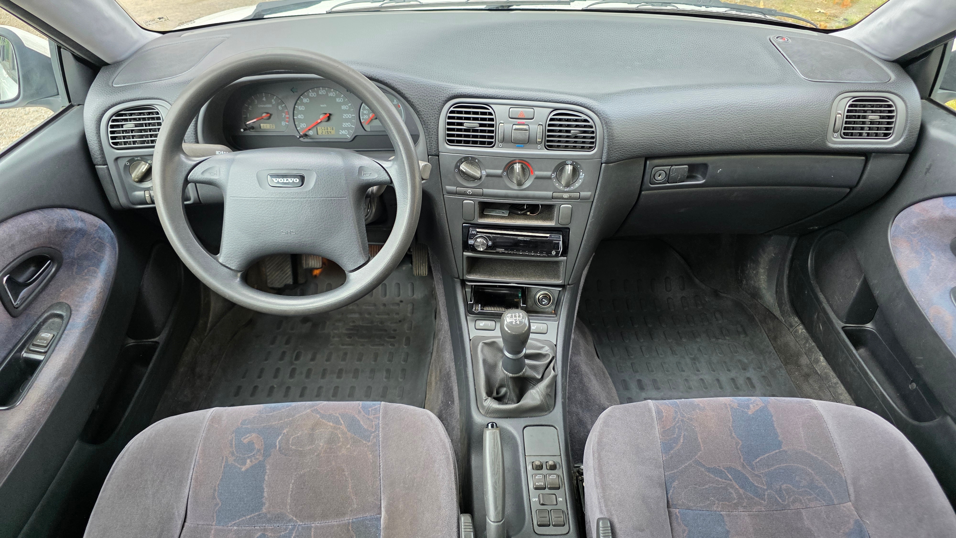 Volvo S40 1.8 Manuell 1998, bild 7/10