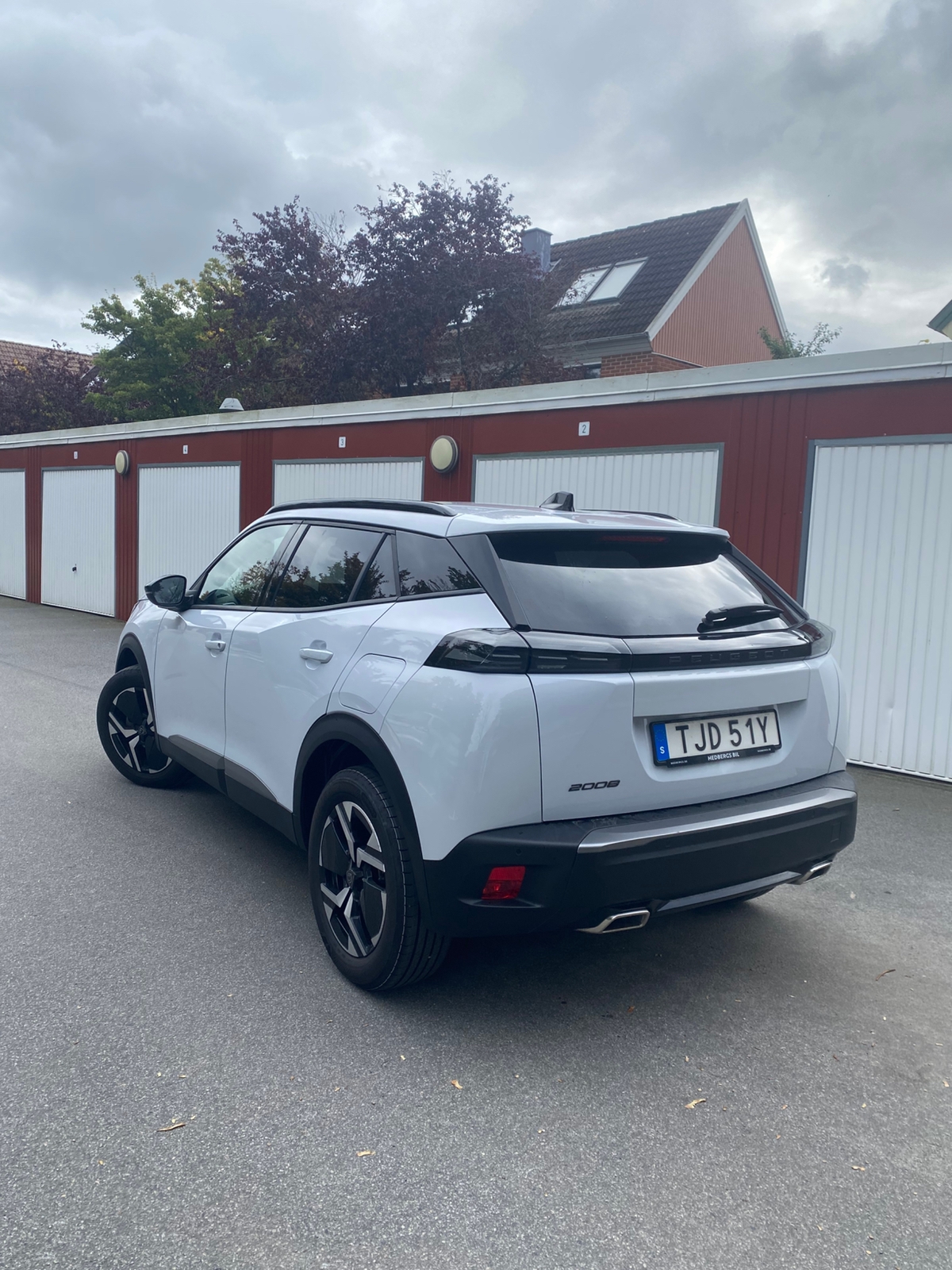 Peugeot 2008 1.2 PureTech 130 Manuell 2024, bild 6/7