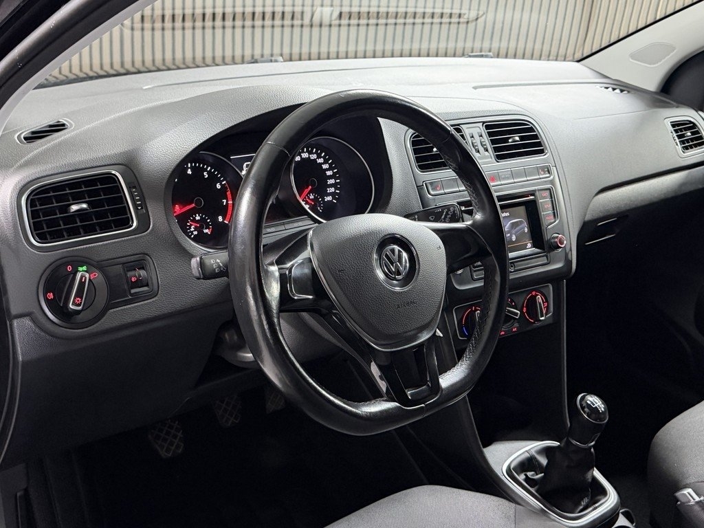 Volkswagen Polo 2015, bild 7/10