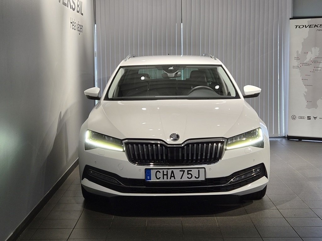Skoda Superb 2021, bild 2/10