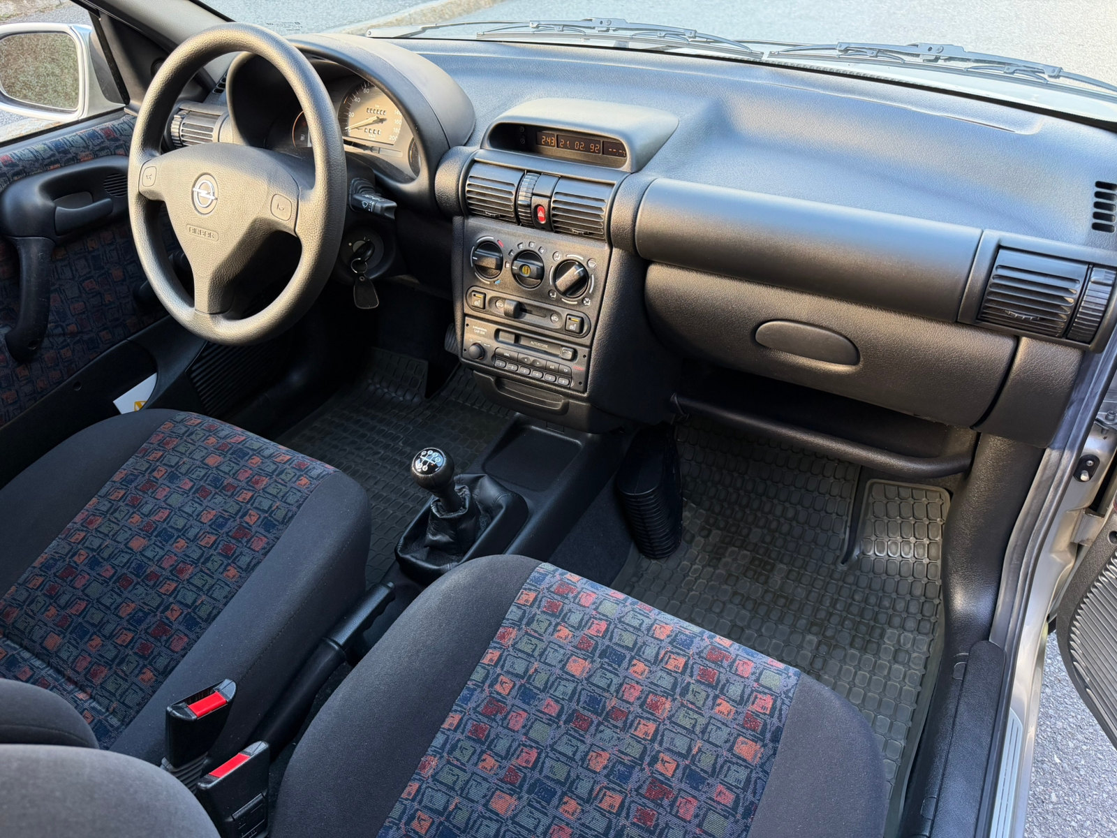 Opel Corsa 1.2 65HK Manuell OBS 2000, bild 7/10