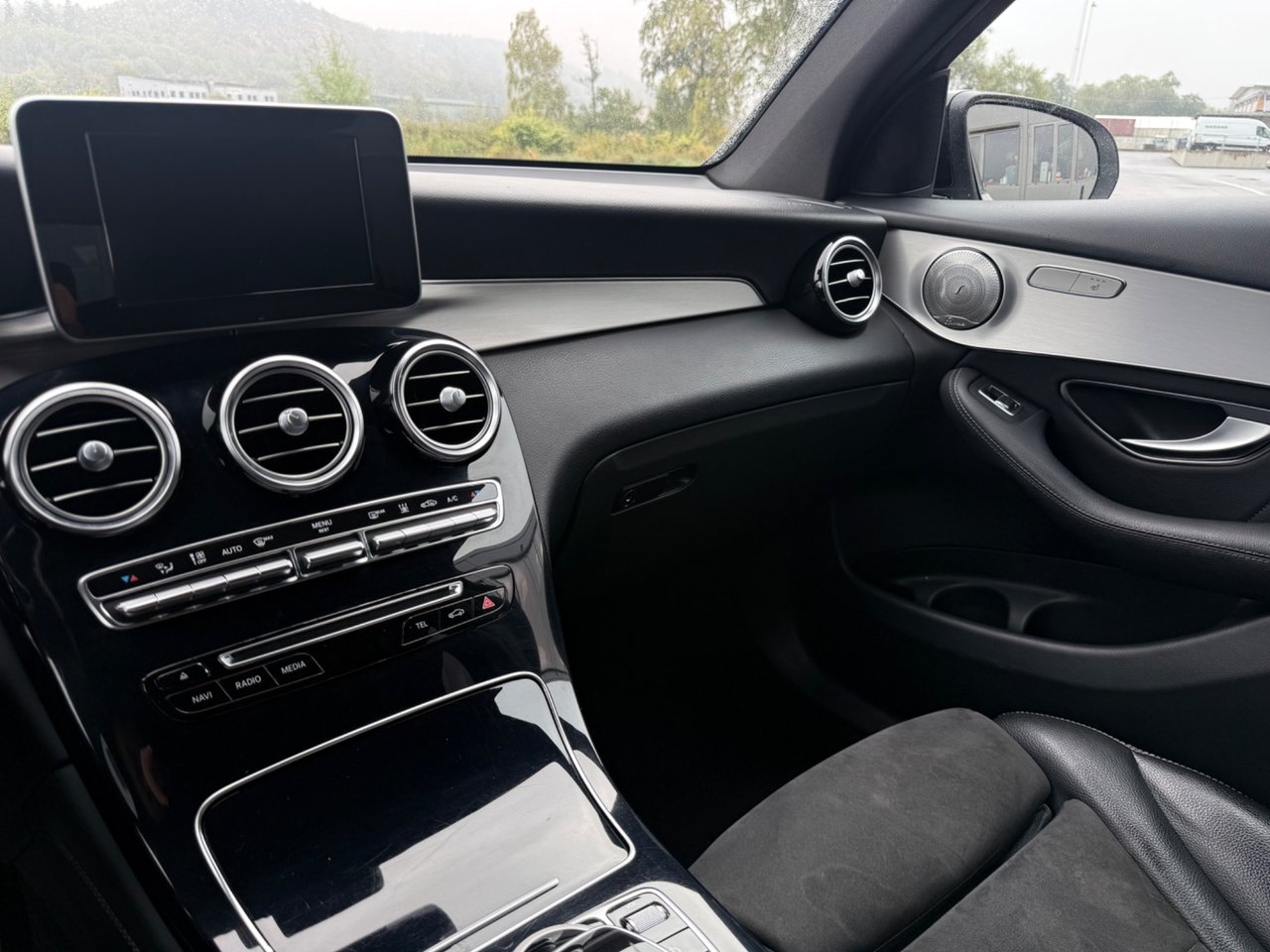 Mercedes-Benz GLC 2017, bild 7/10