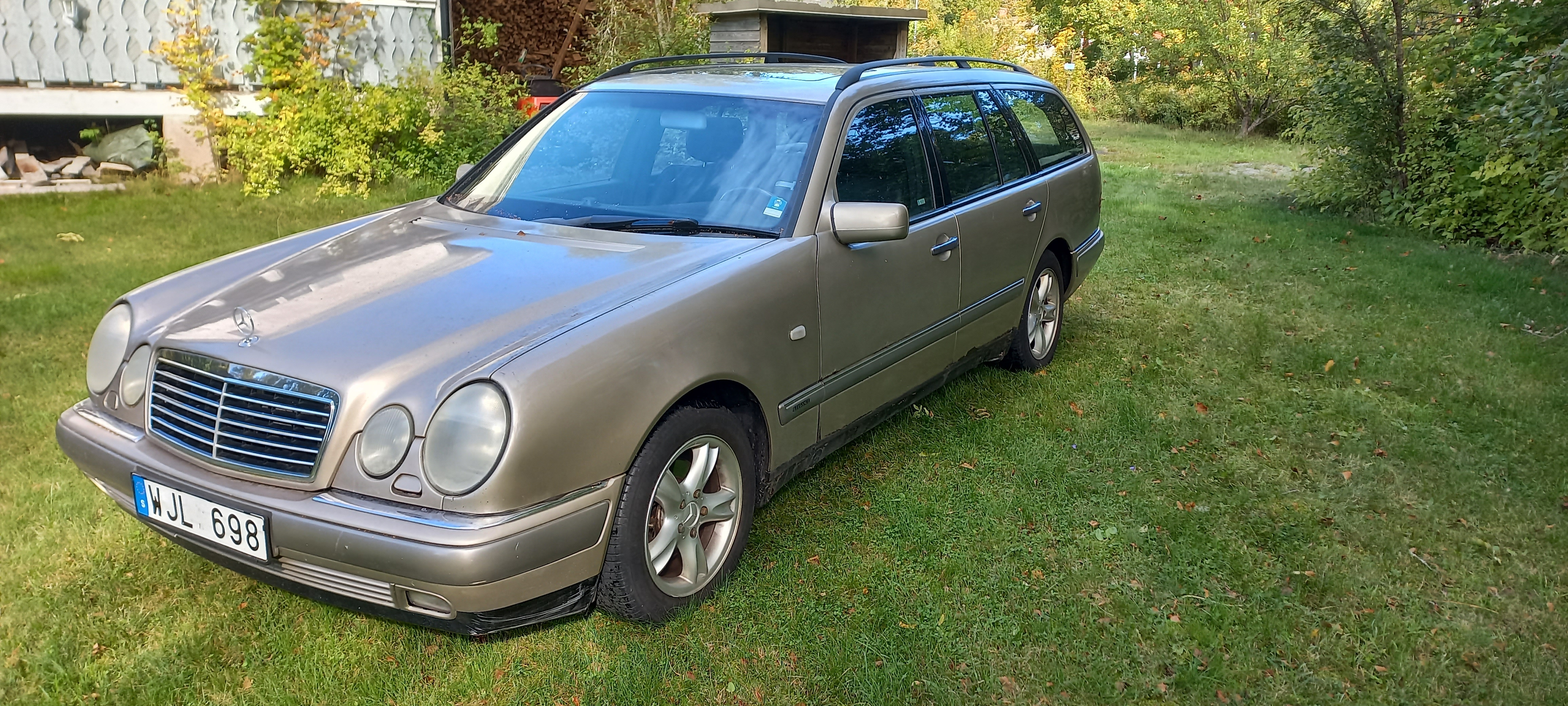 Mercedes-Benz E 240 T Automatisk 1999, bild 2/6