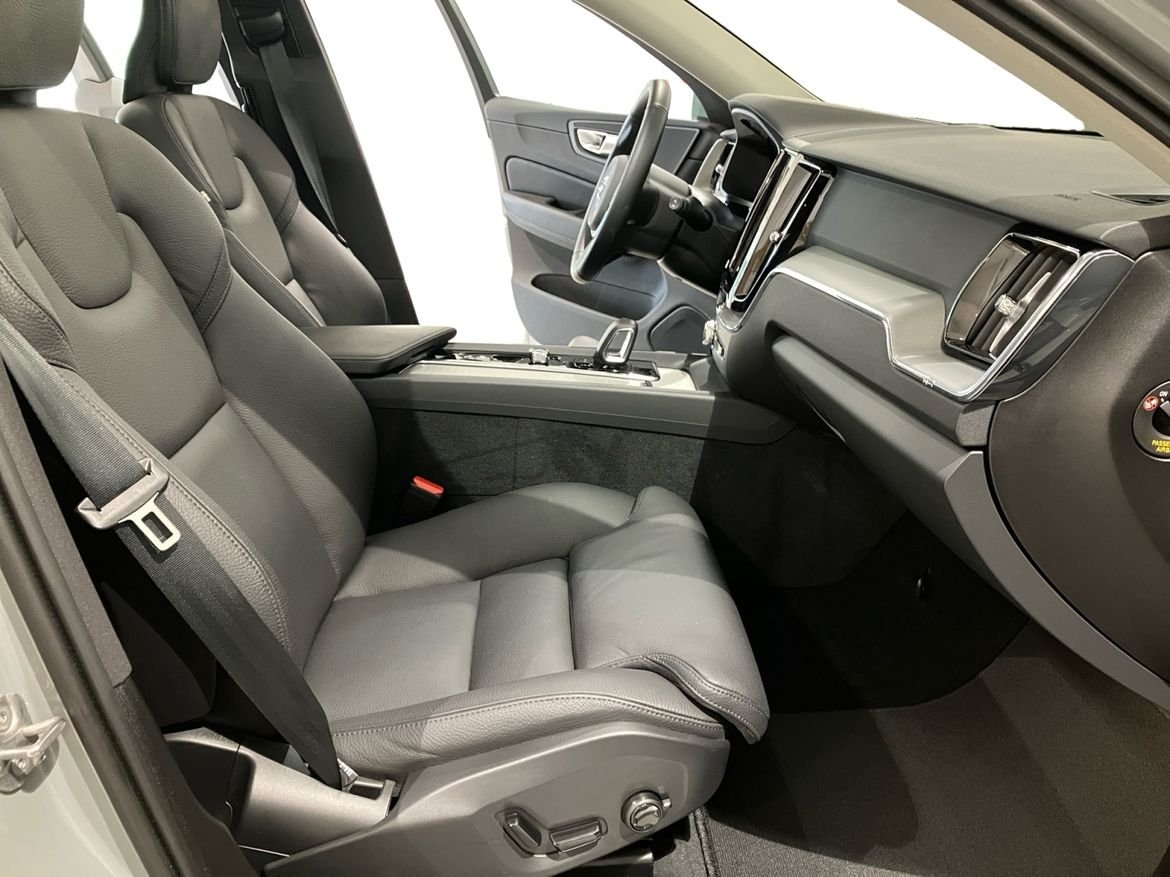 Volvo XC60 T6 Core Edition 2025, bild 5/10