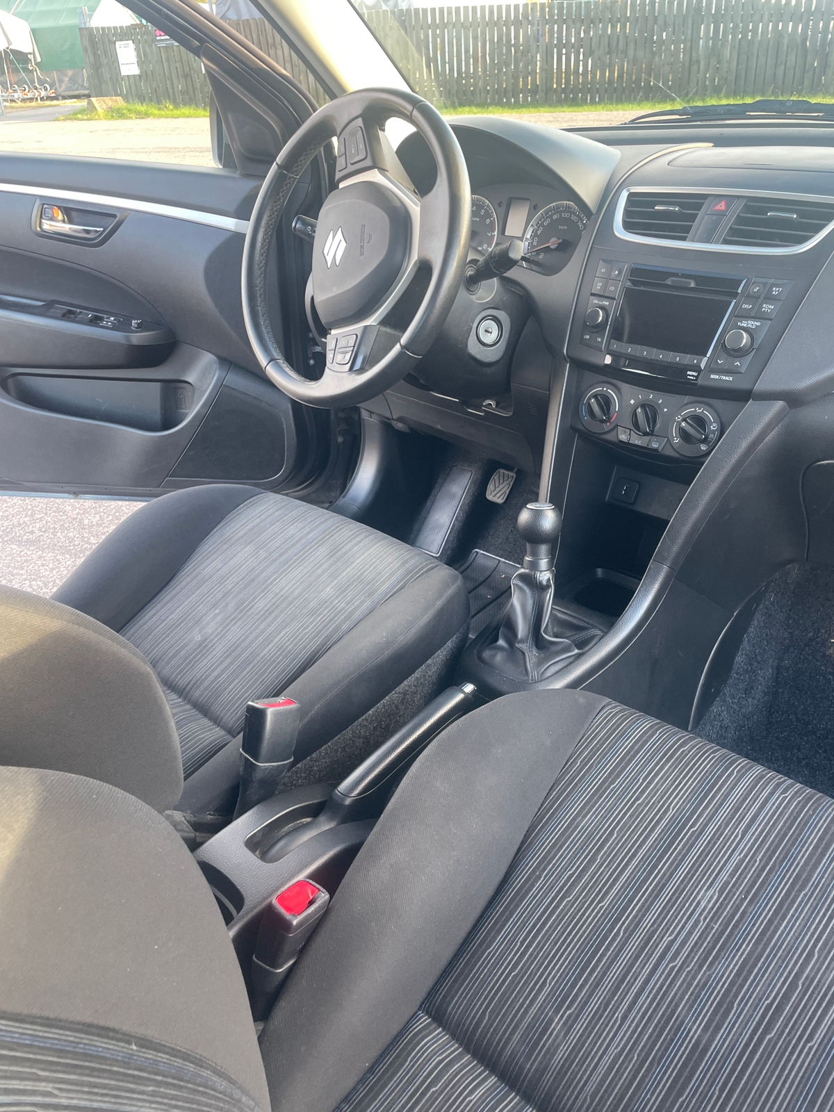 Suzuki Swift 2016, bild 2/7
