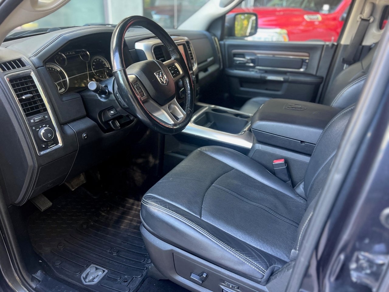 RAM Laramie 5.7 V8 HEMI 4x4 Euro 6 2018, photo 4/6