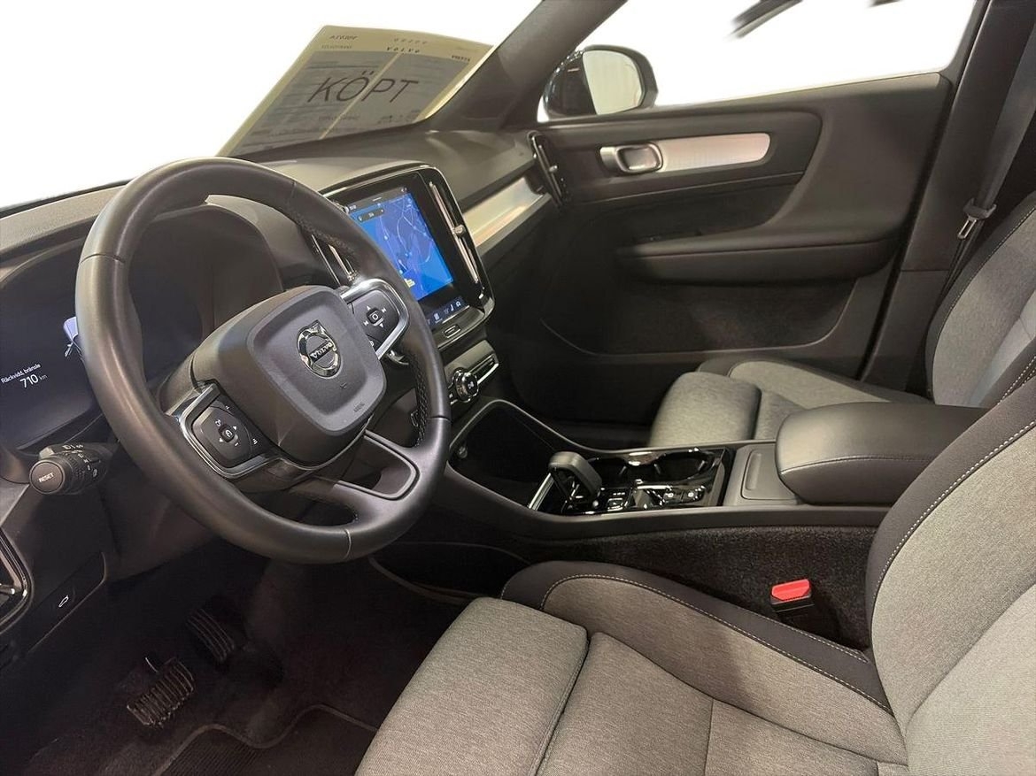 Volvo XC40 2025, photo 6/10