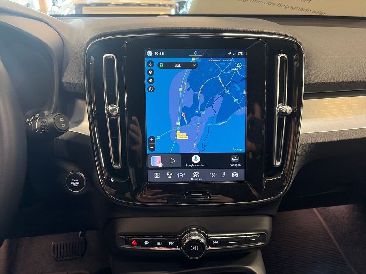 Volvo XC40 2025, photo 7/10