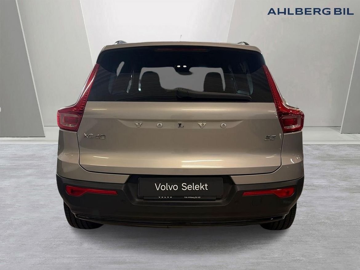 Volvo XC40 2025, photo 3/10