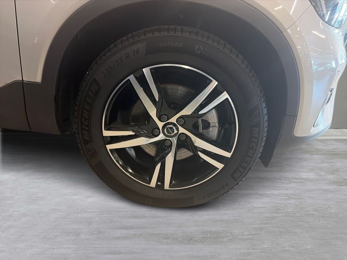 Volvo XC40 2025, photo 5/10