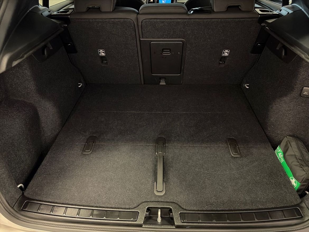 Volvo XC40 2025, photo 4/10