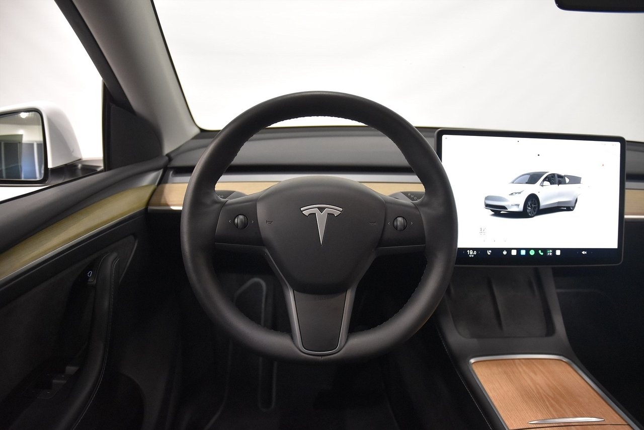 Tesla Model Y 2023, photo 2/10