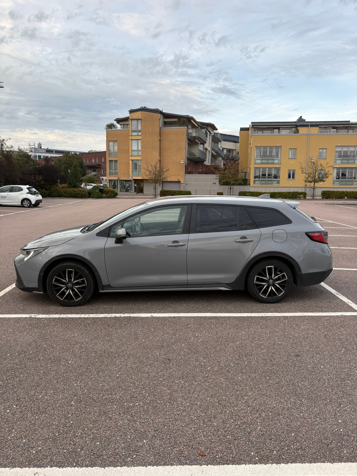 Toyota Corolla TREK Hybrid e-CVT 2022, bild 2/10