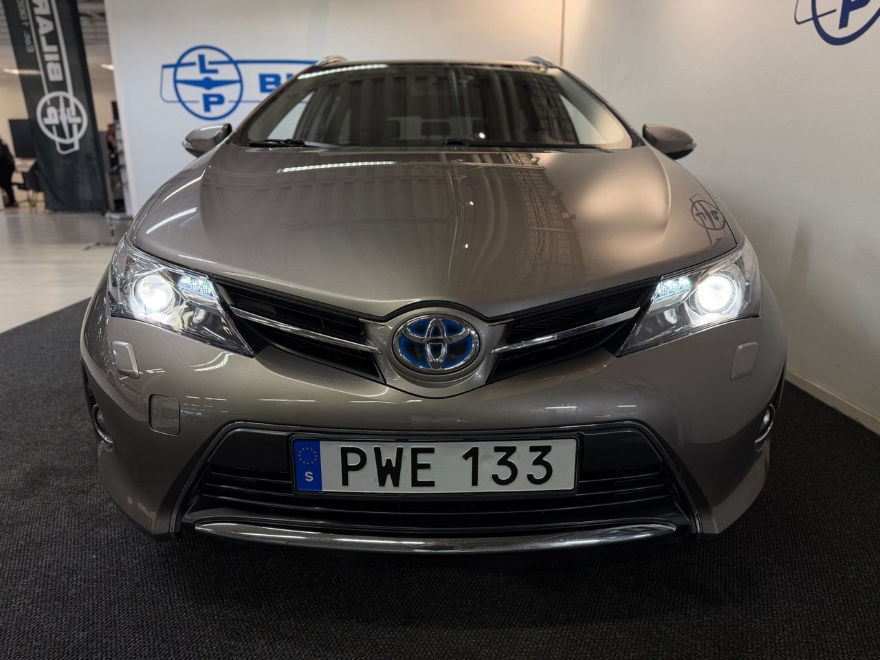 Toyota Auris Touring Sports Hybrid 2014, bild 6/10