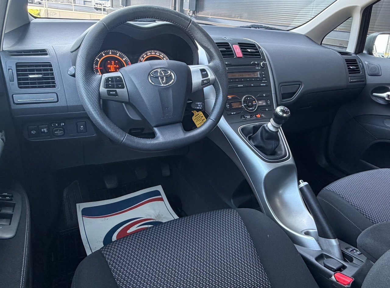 Toyota Auris 2010, bild 6/10
