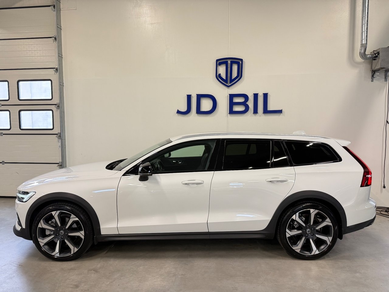 Volvo V60 Cross Country 2022, bild 2/10
