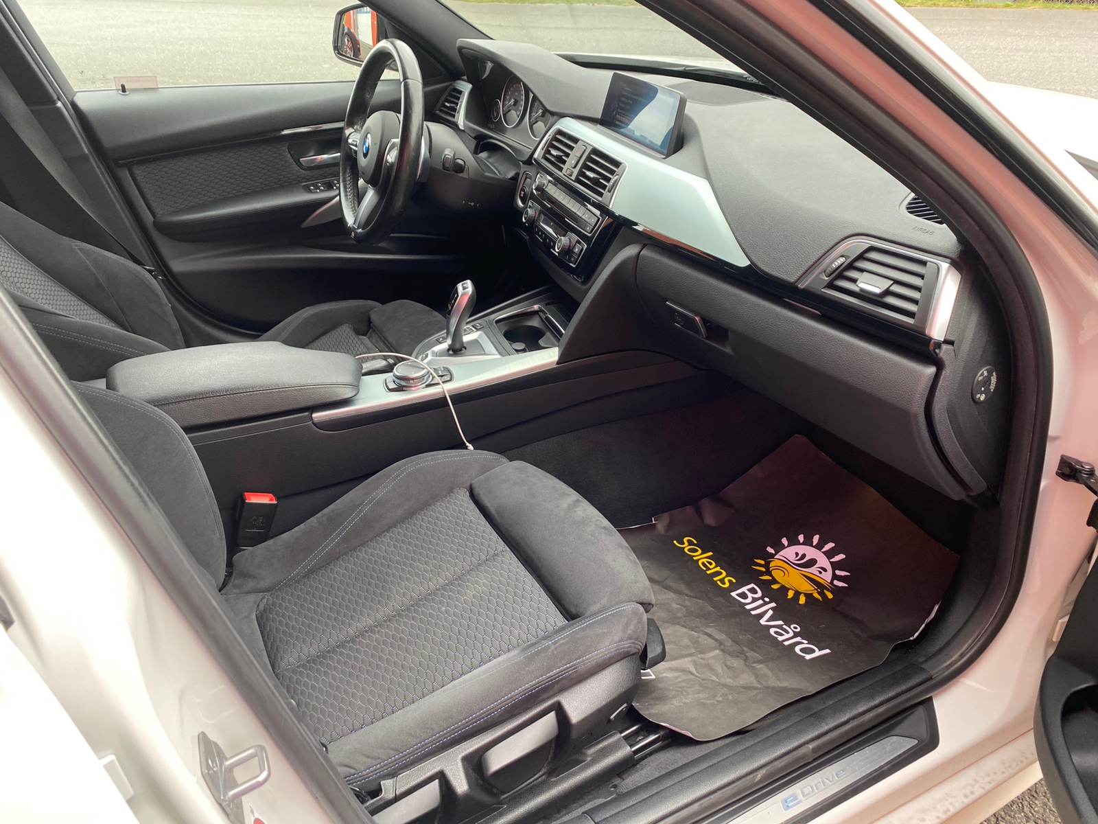 BMW 330 e Sedan Aut M Sport LCI 2016, photo 4/10