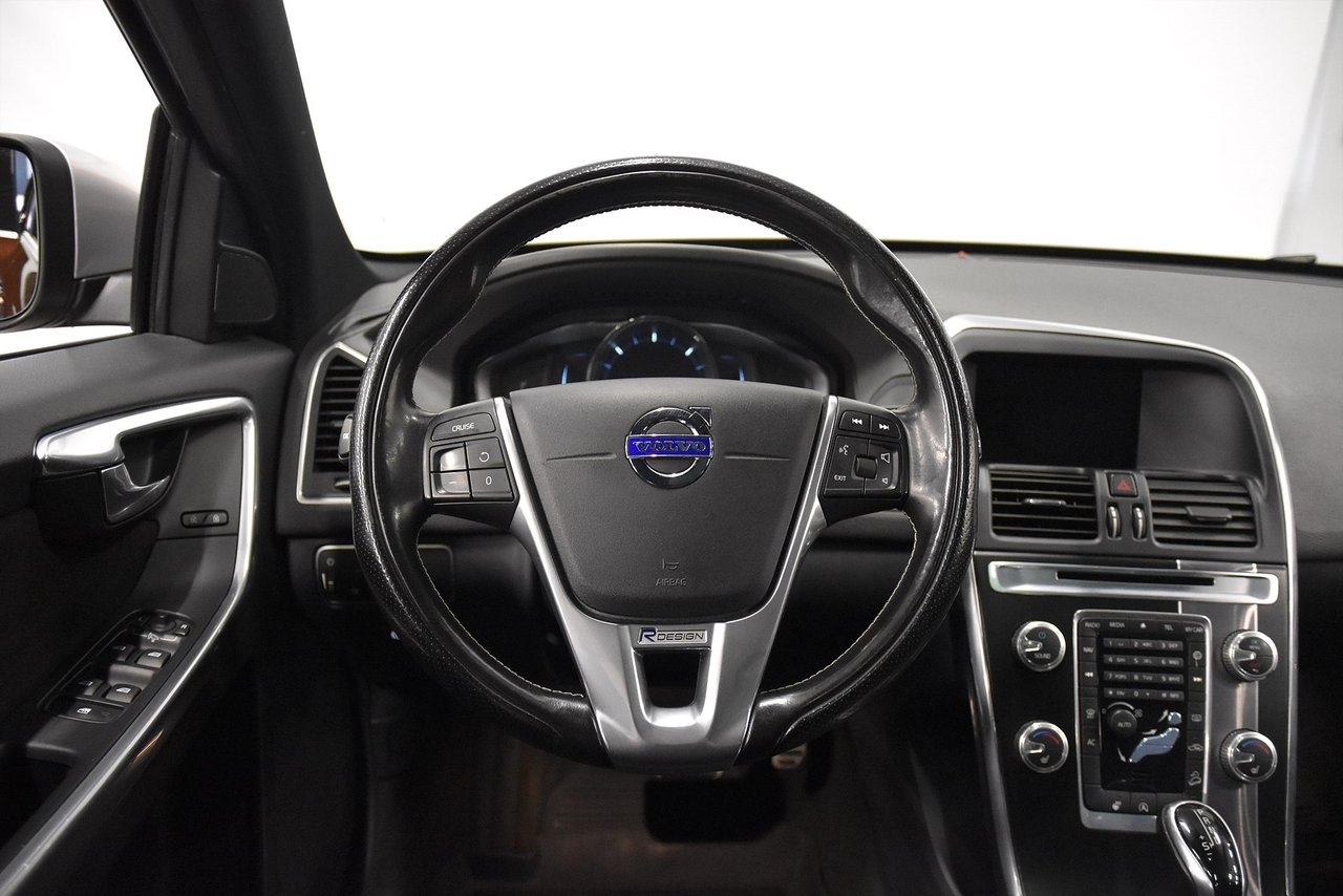 Volvo XC60 2016, photo 2/10