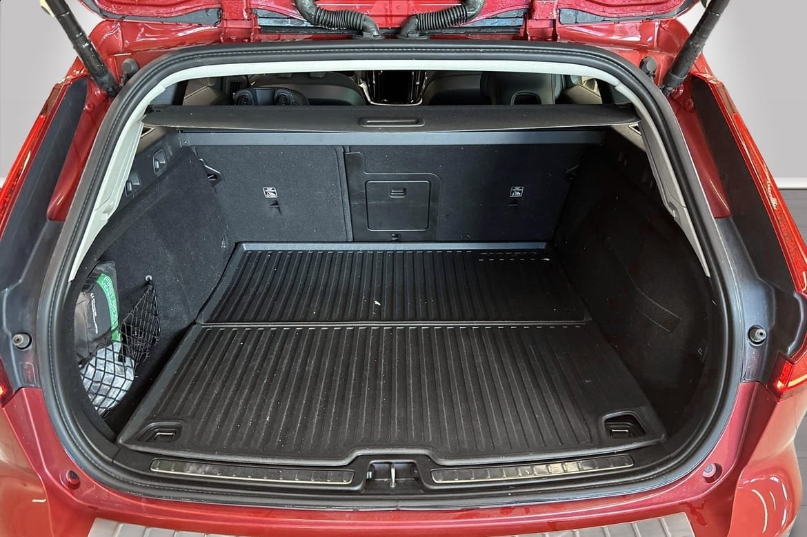Volvo V60 B4 197hk Momentum Advance Aut 2021, bild 6/9