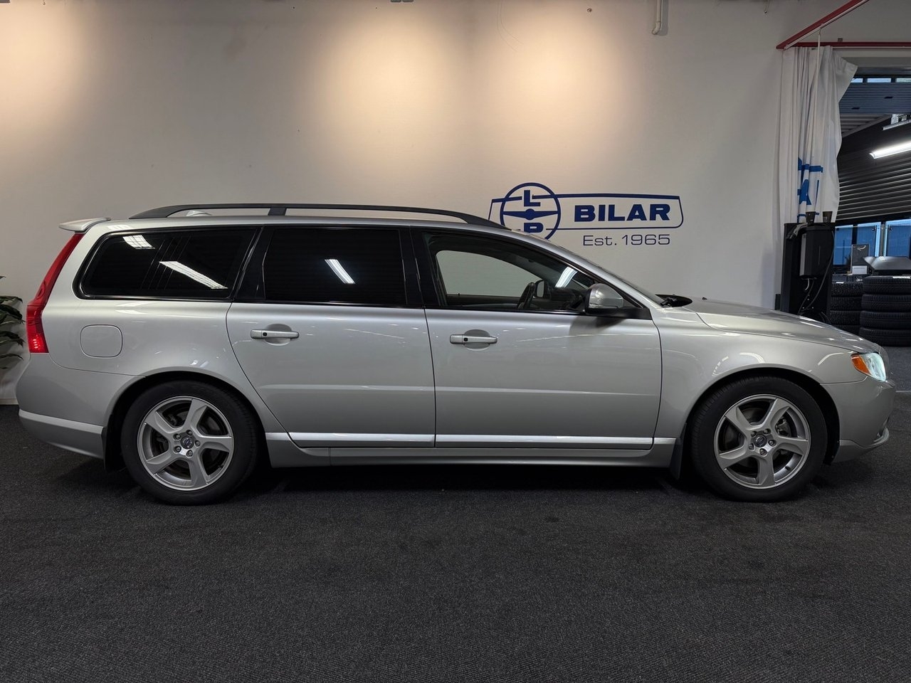 Volvo V70 D4 R-Design Dynamic Edition 2013, bild 2/10