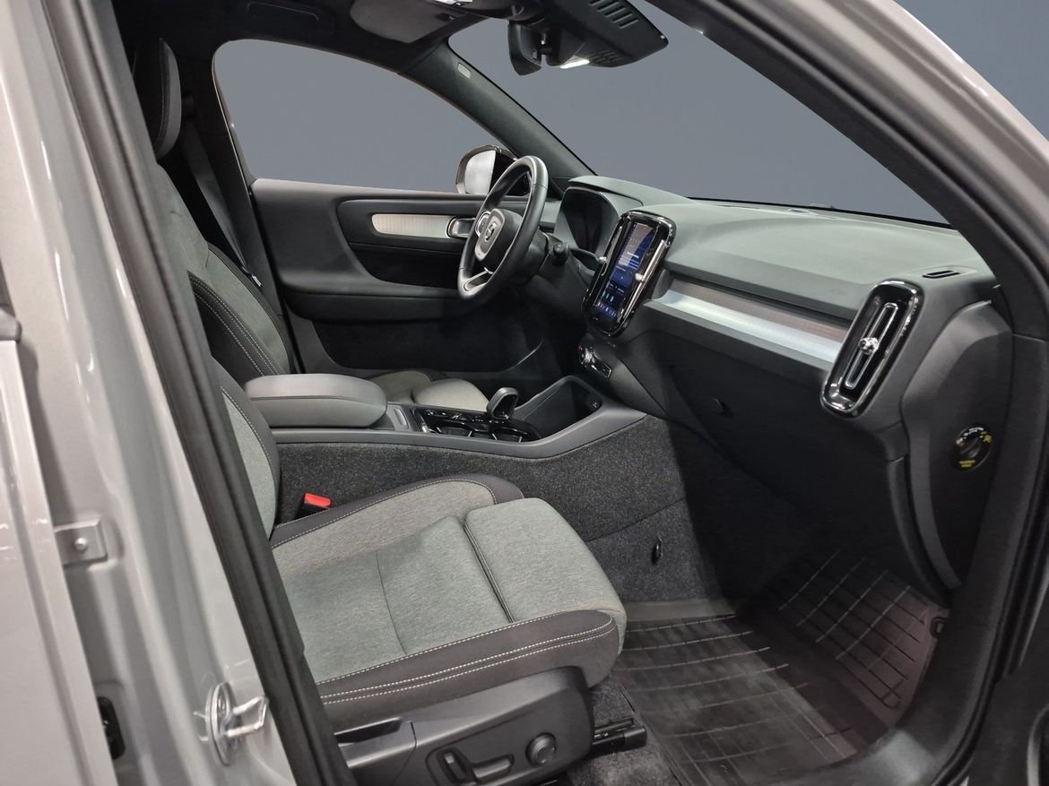 Volvo XC40 B3 FWD Bensin Plus Dark 2025, bild 7/10