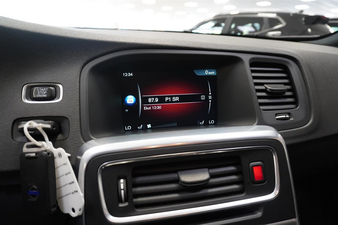 Volvo V60 2016, photo 7/10
