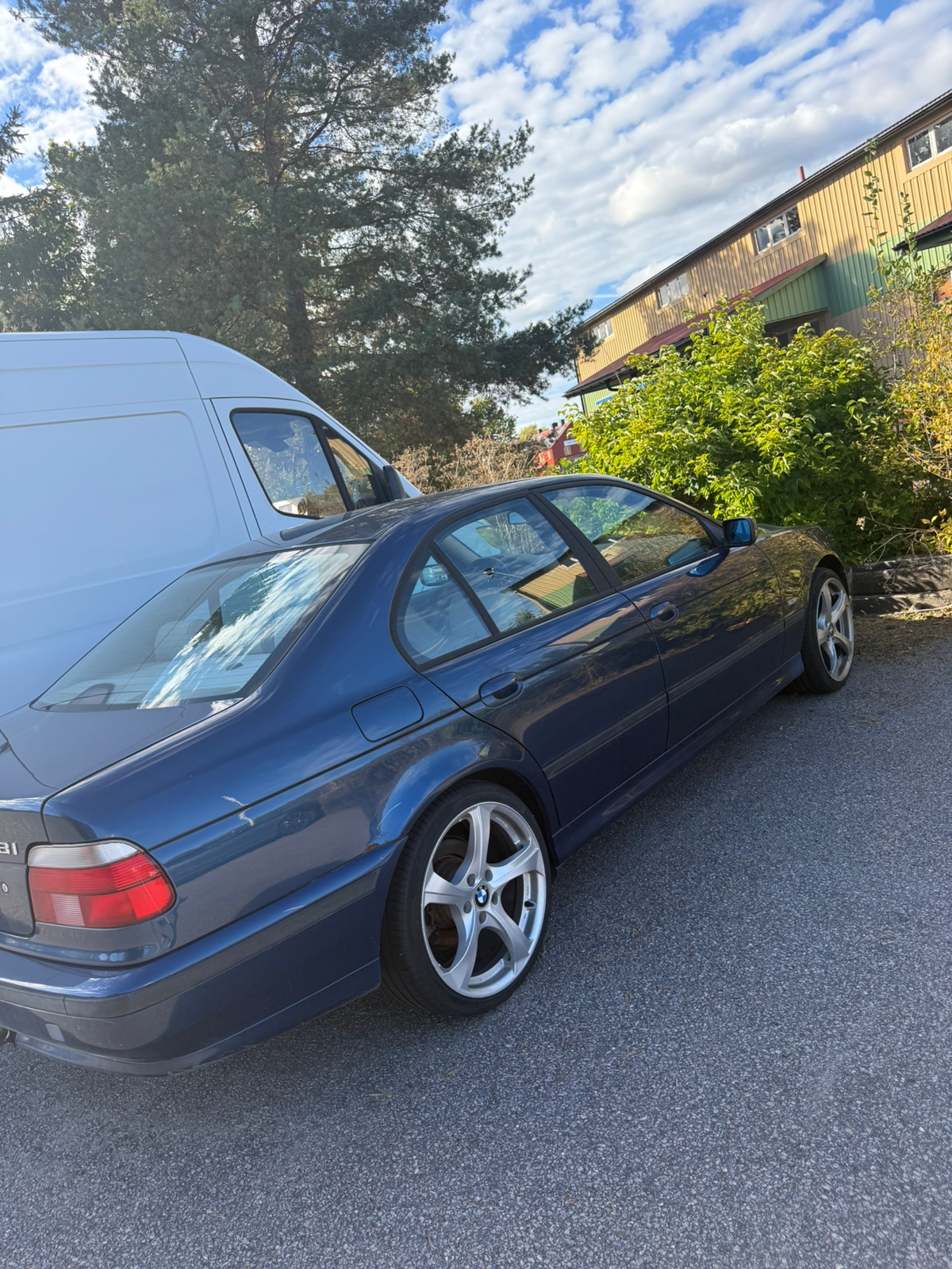 BMW 528