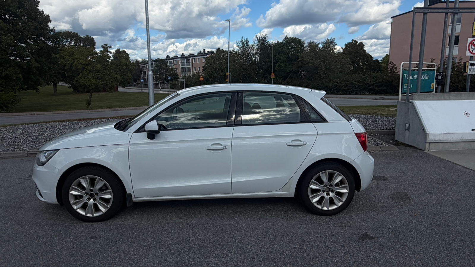 Audi A1 Sportback 1.6 TDI Manuell 2012, photo 3/8