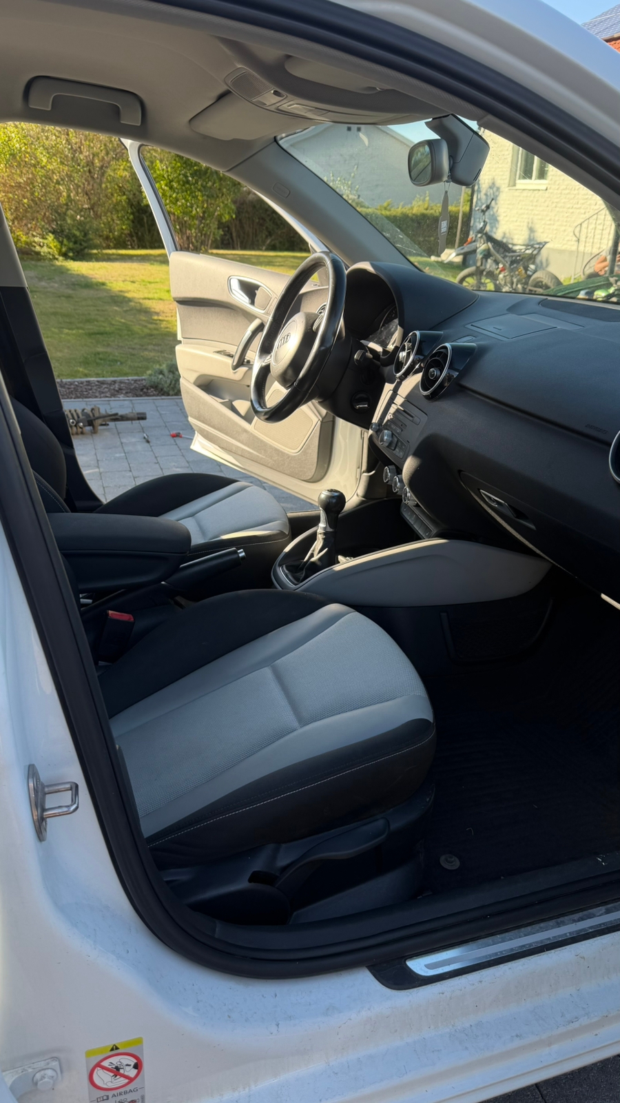 Audi A1 Sportback 1.6 TDI Manuell 2012, photo 6/8