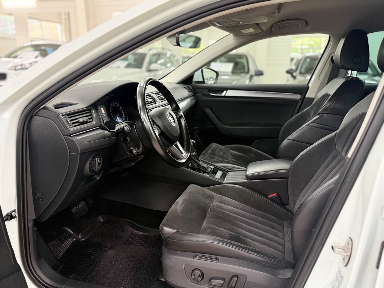 Skoda Superb 2018, bild 7/10