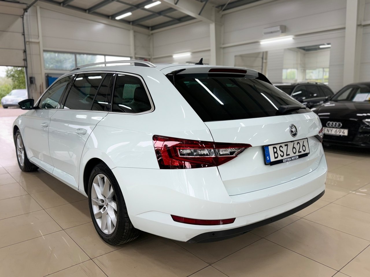 Skoda Superb 2018, bild 6/10