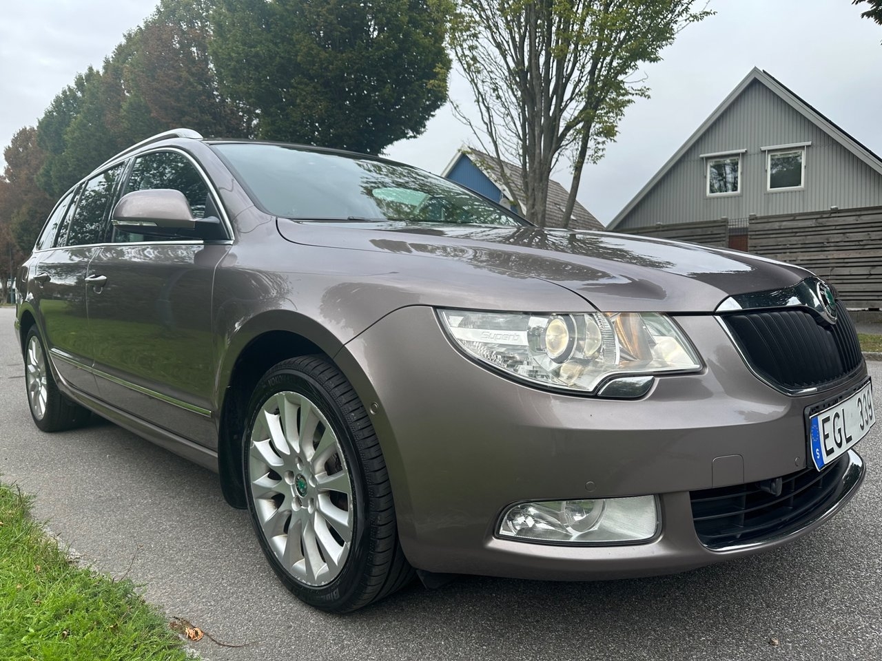 Skoda Superb 2012, bild 7/10