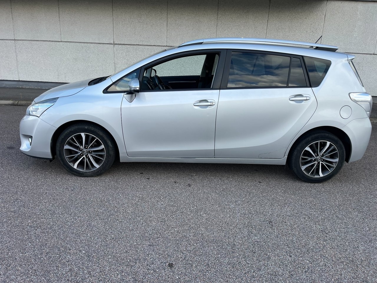 Toyota Verso 2016, bild 3/16