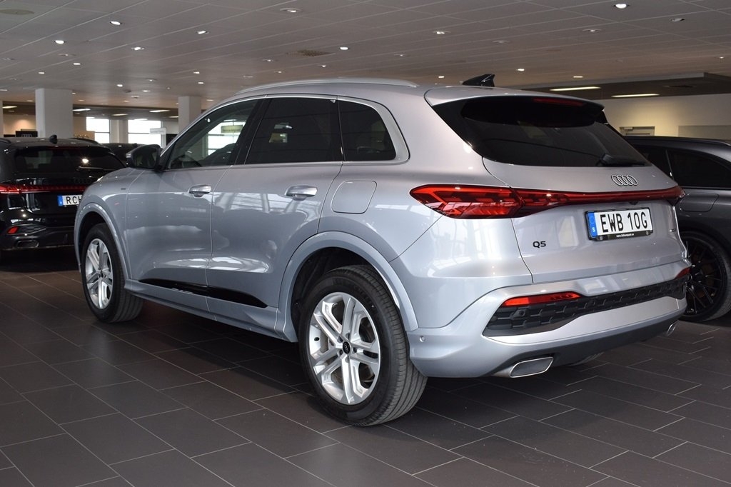 Audi Q5 e-hybrid 299hk Quattro Tech Plus 2025, bild 2/9