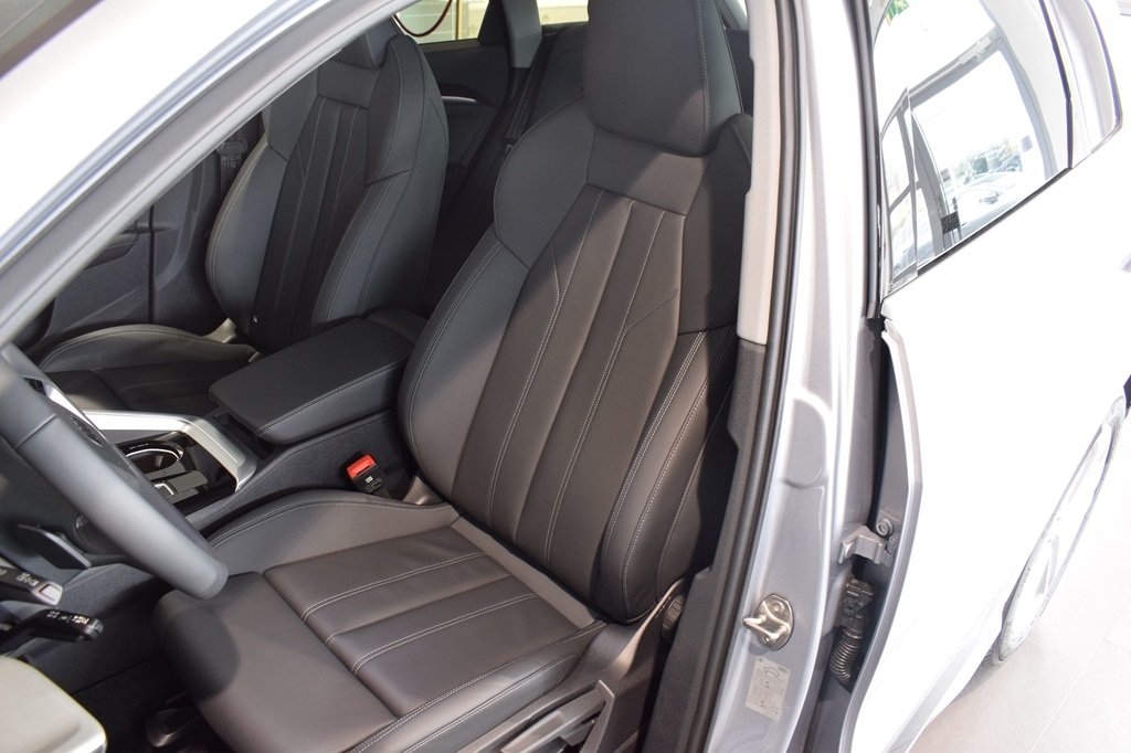 Audi Q5 e-hybrid 299hk Quattro Tech Plus 2025, bild 6/9