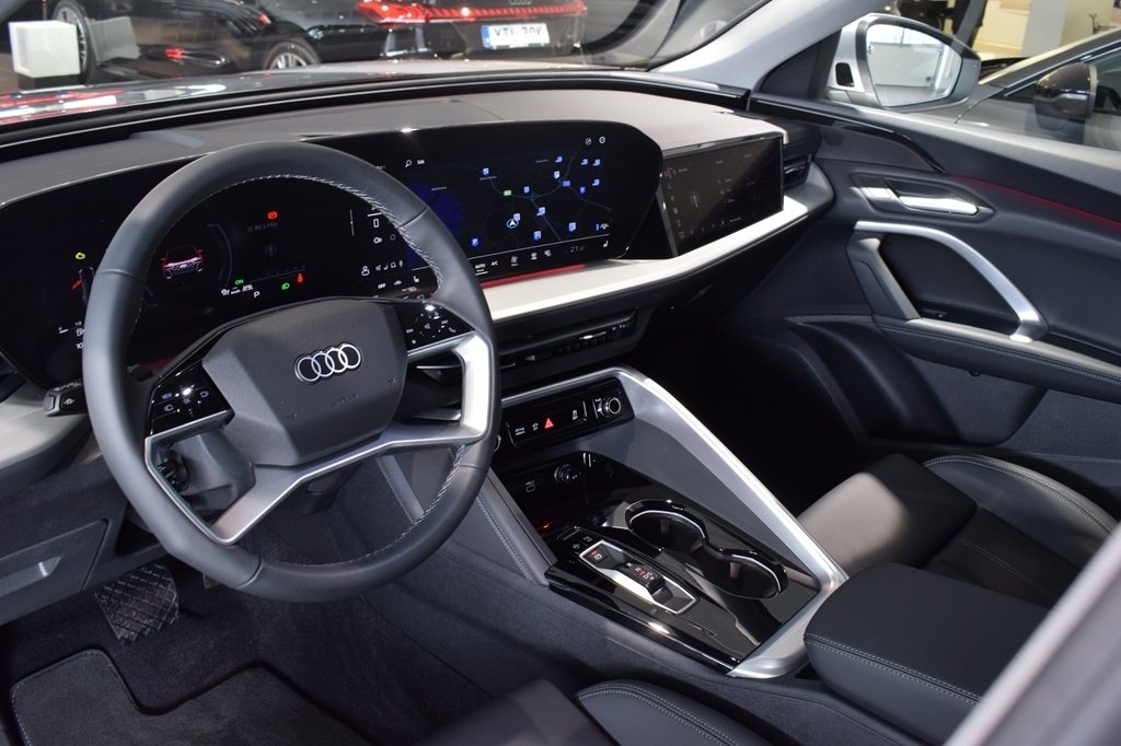 Audi Q5 e-hybrid 299hk Quattro Tech Plus 2025, bild 4/9