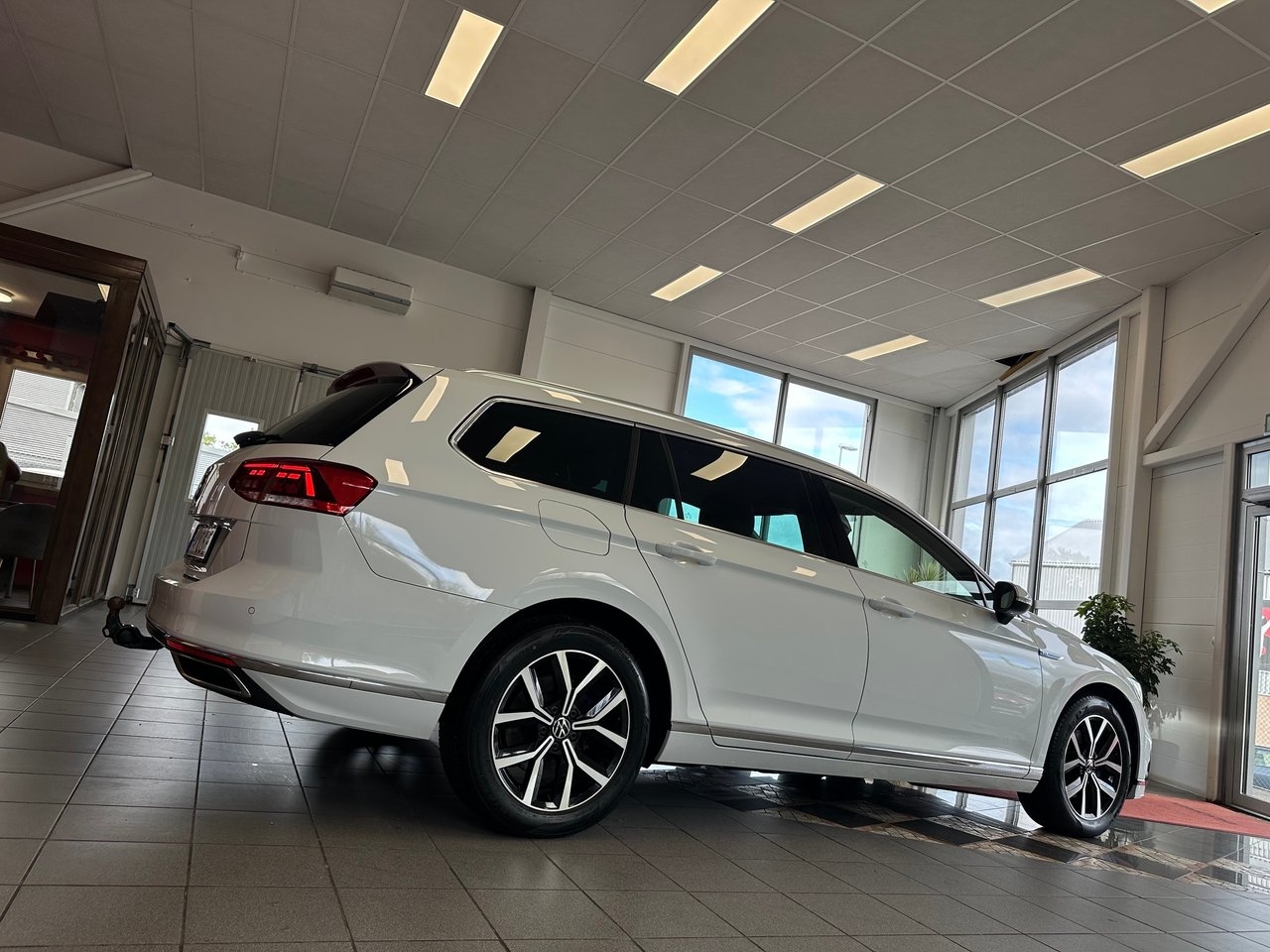 Volkswagen Passat 2023, bild 6/10