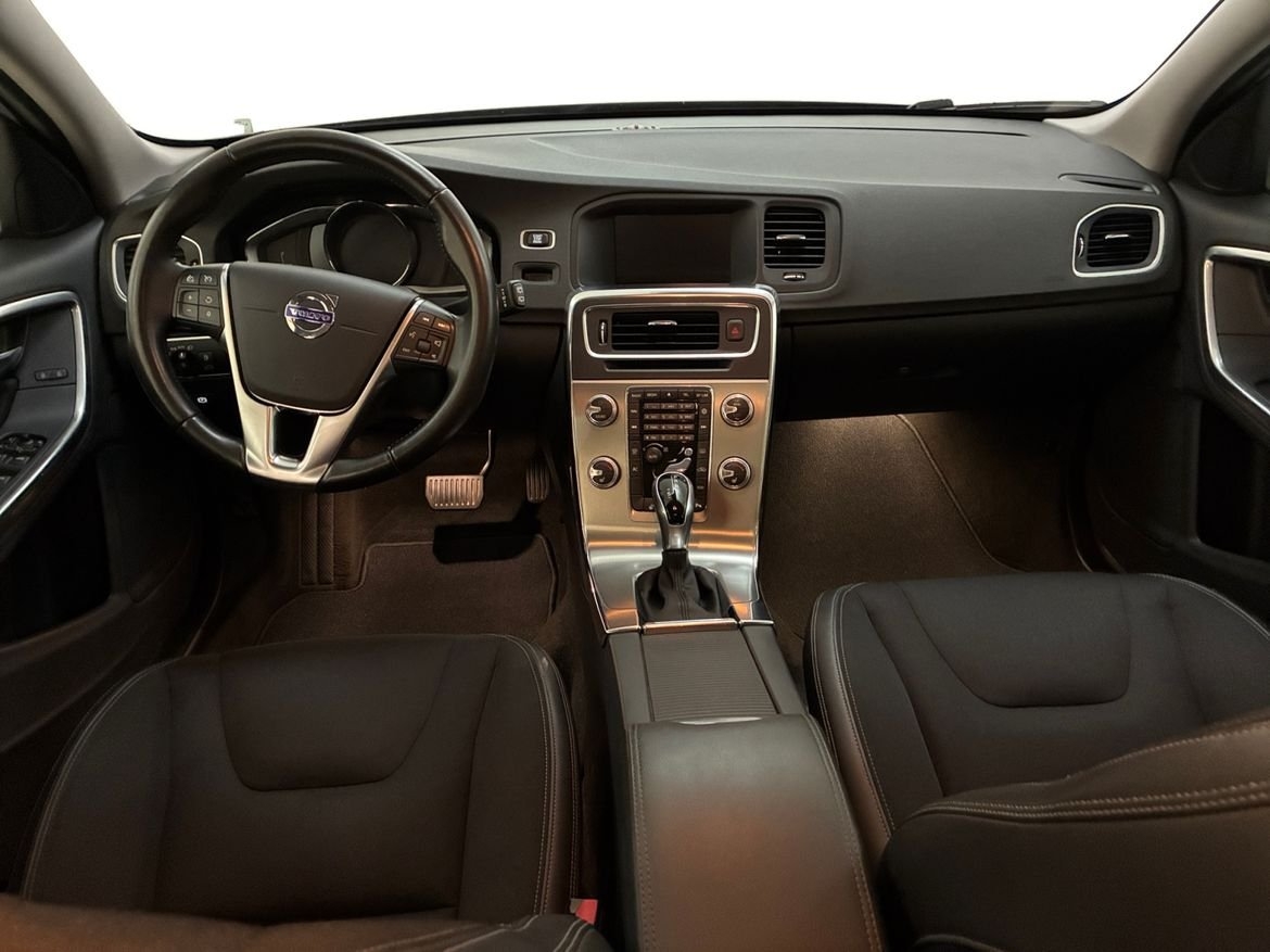 Volvo V60 Cross Country D3 Classic Plus 2018, photo 5/10