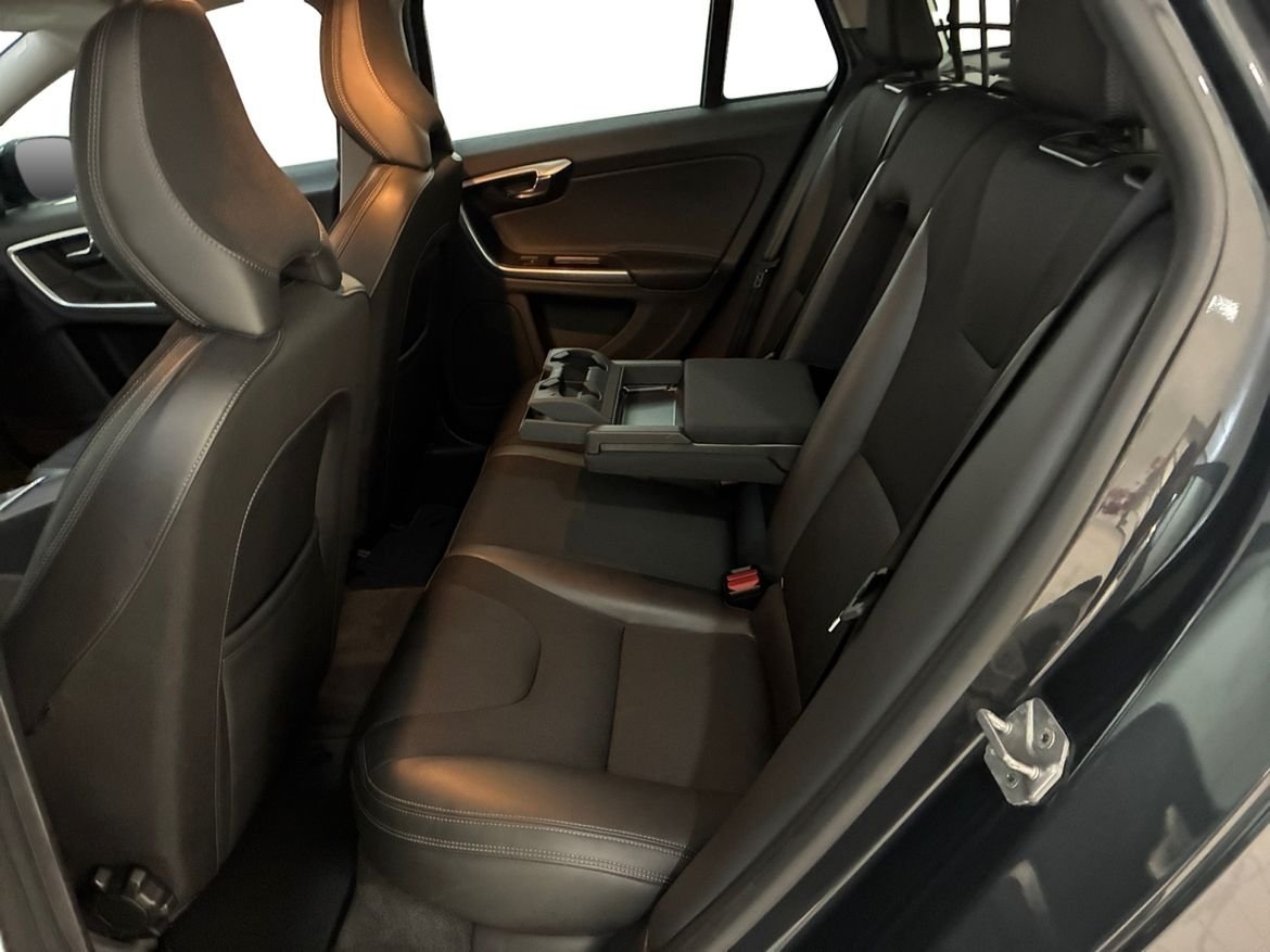 Volvo V60 Cross Country D3 Classic Plus 2018, photo 6/10