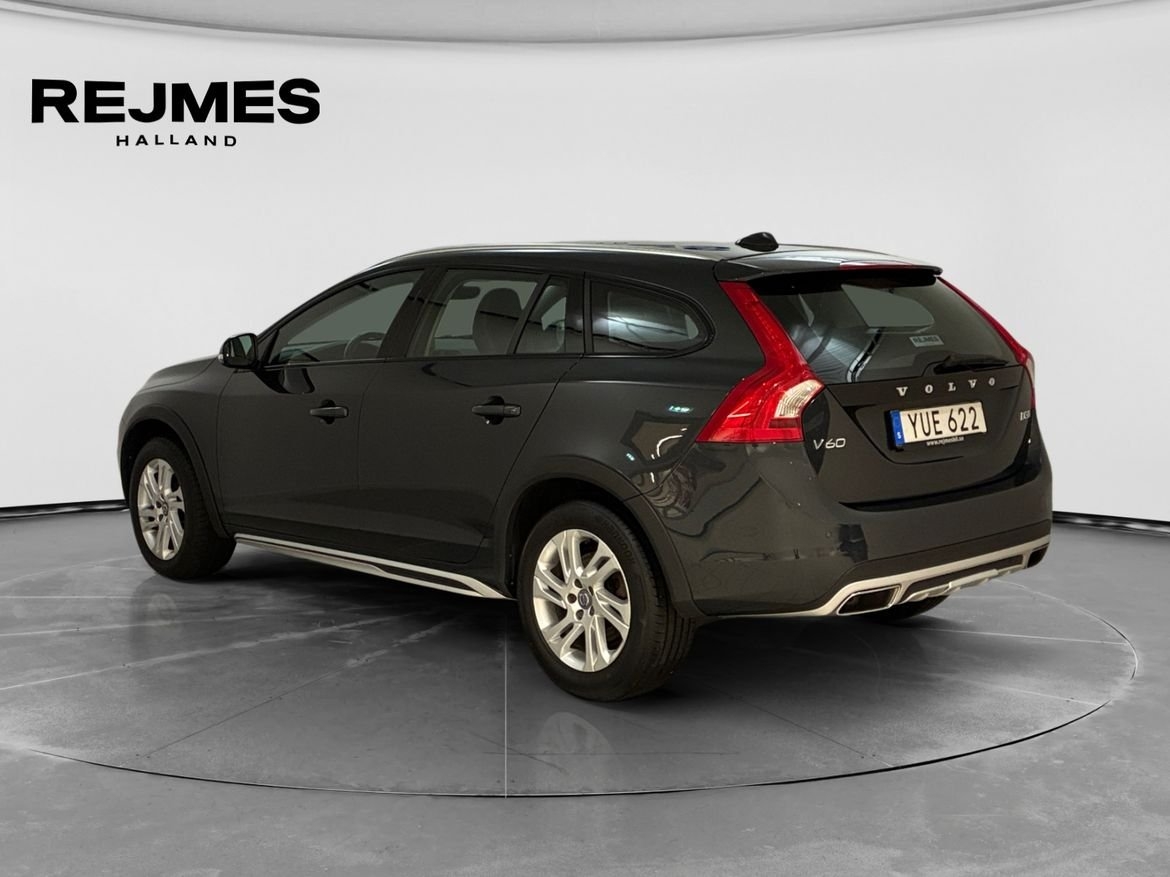 Volvo V60 Cross Country D3 Classic Plus 2018, photo 2/10