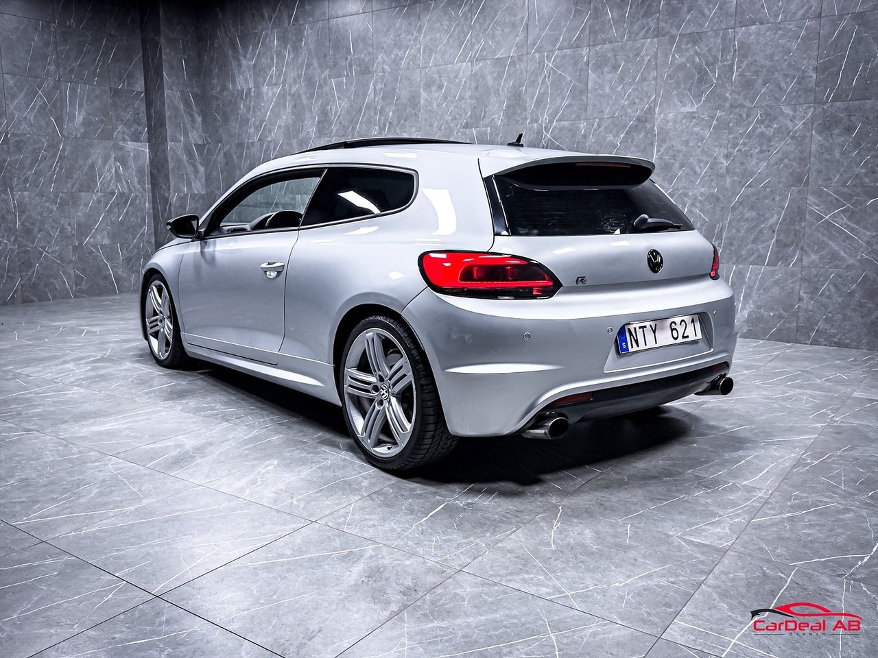 Volkswagen Scirocco R 2.0 TSI DSG 265hk 2012, bild 5/31