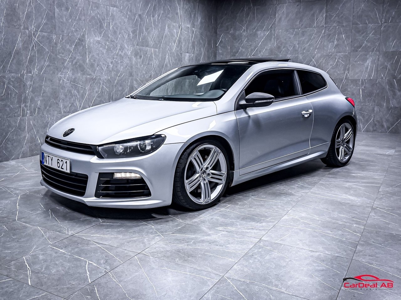 Volkswagen Scirocco R 2.0 TSI DSG 265hk 2012, bild 3/31