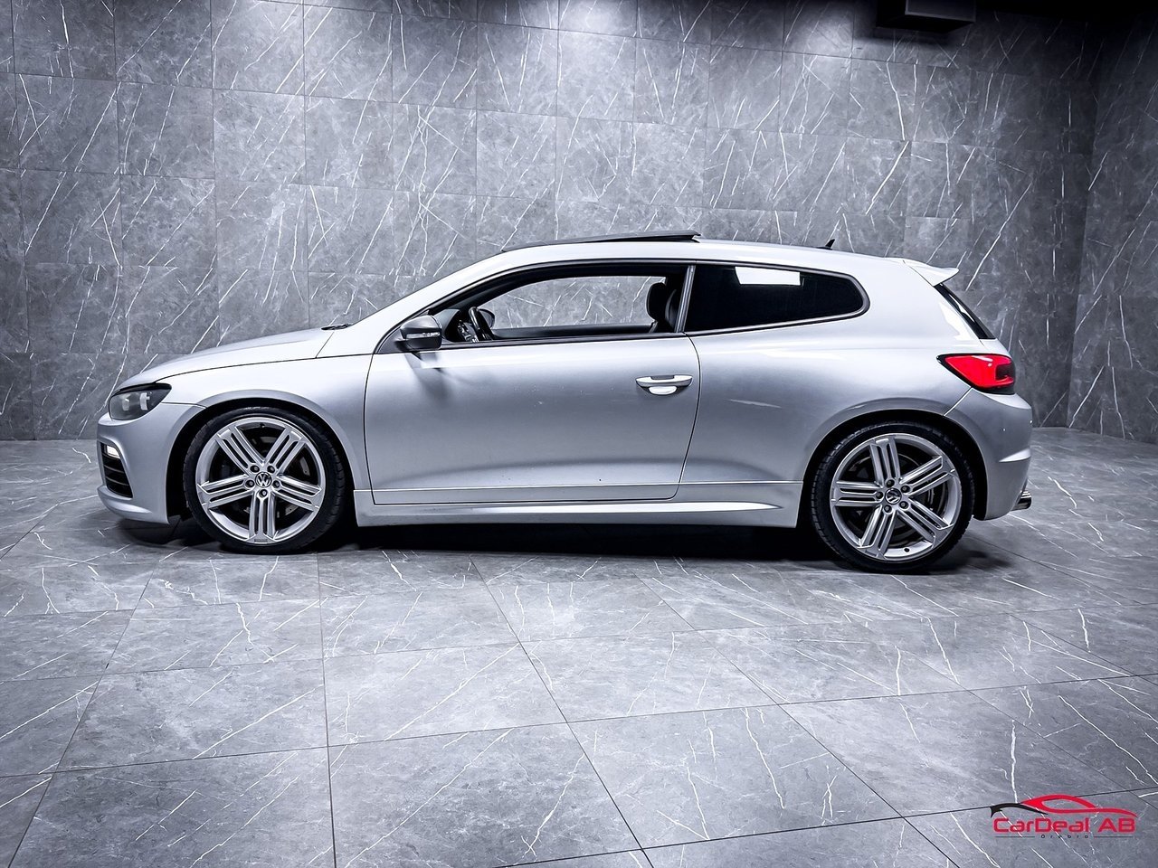 Volkswagen Scirocco R 2.0 TSI DSG 265hk 2012, bild 4/31