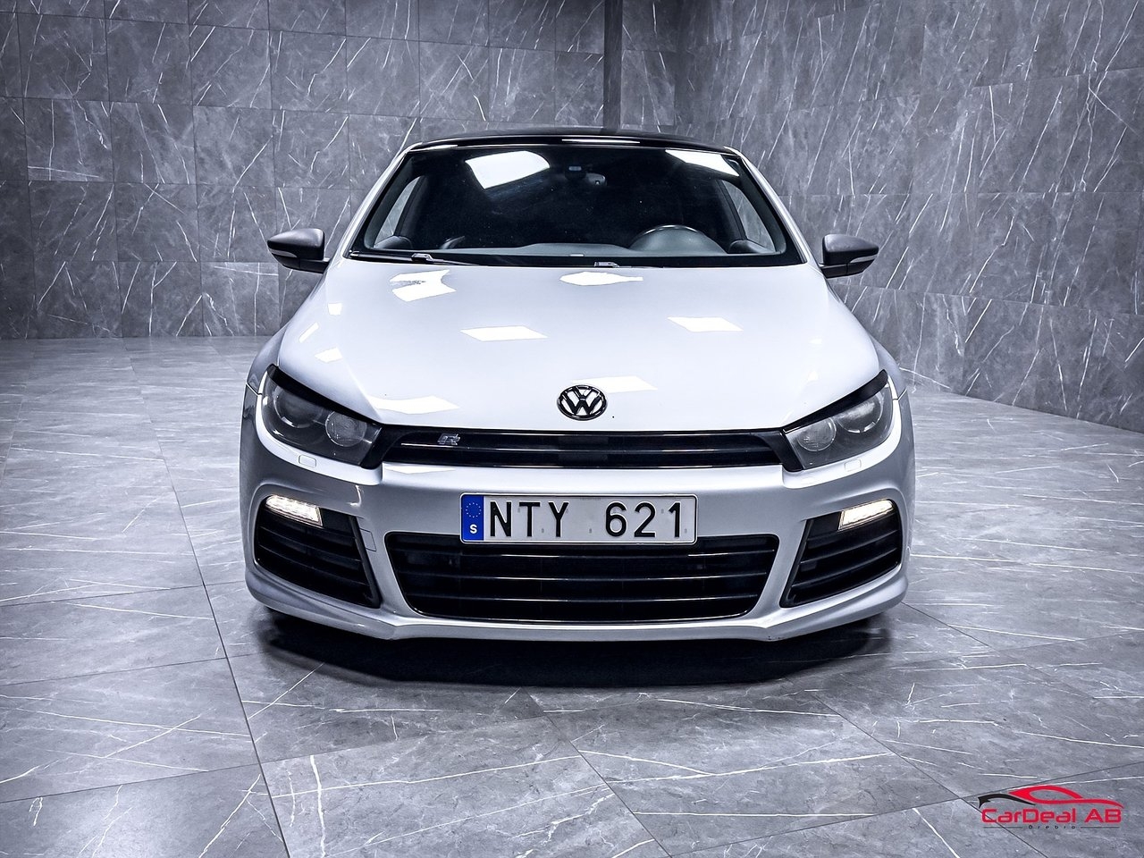 Volkswagen Scirocco R 2.0 TSI DSG 265hk 2012, bild 2/31