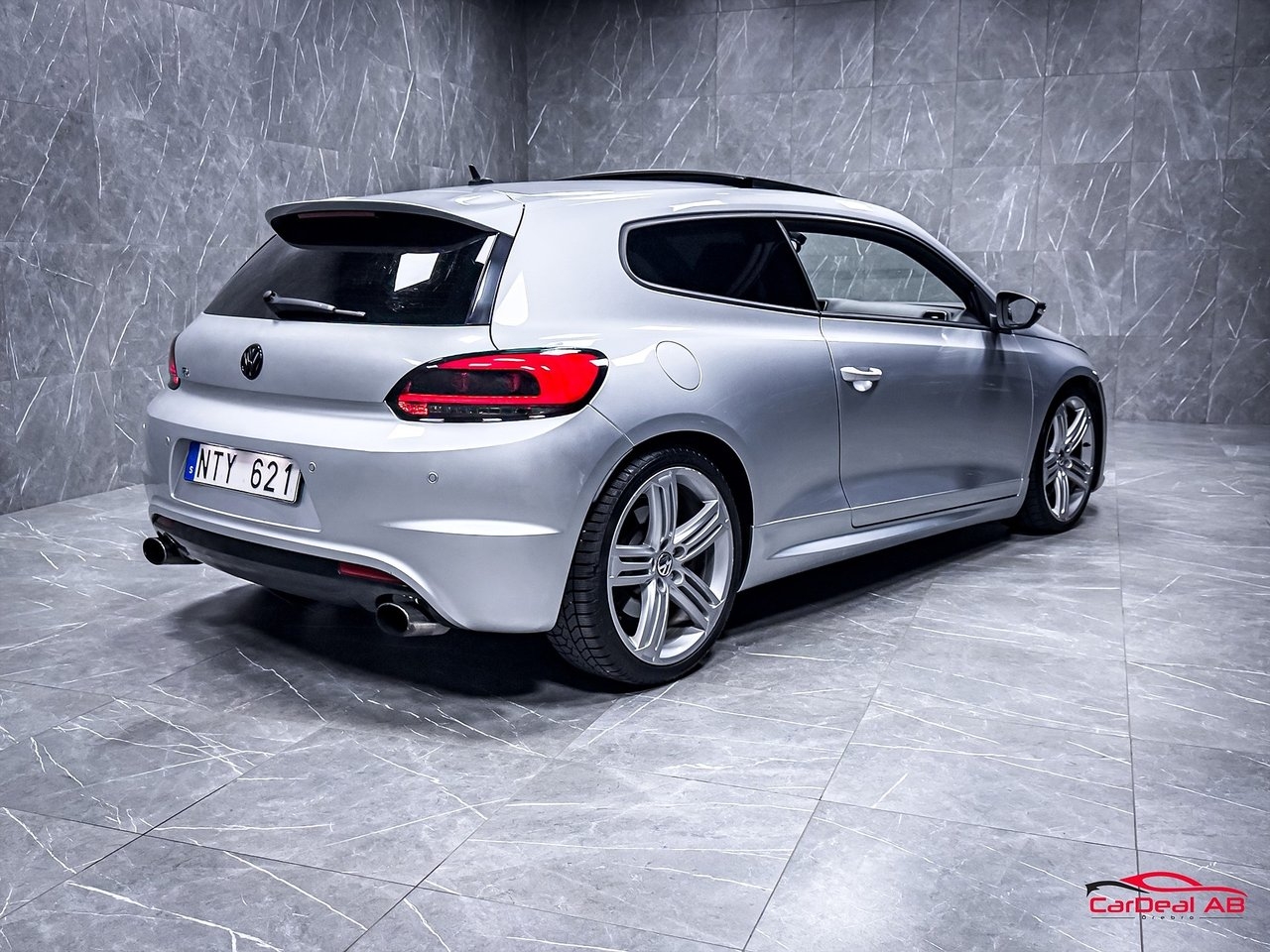 Volkswagen Scirocco R 2.0 TSI DSG 265hk 2012, bild 7/31